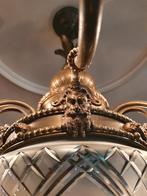 Lustre en bronze massif, Enlèvement