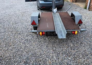 Motor aanhanger beschikbaar voor biedingen