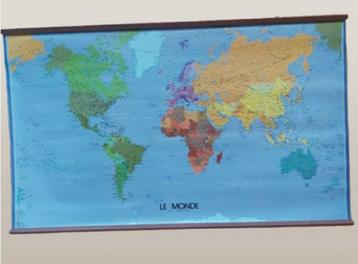 70 x 115 cm schoolkaart opgerold, geplastificeerd de wereld., Ophalen of Verzenden, Zo goed als nieuw, Wereld