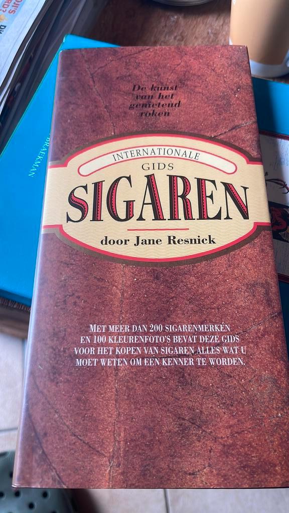 Guide international des cigares, Livres, Loisirs & Temps libre, Comme neuf, Enlèvement ou Envoi