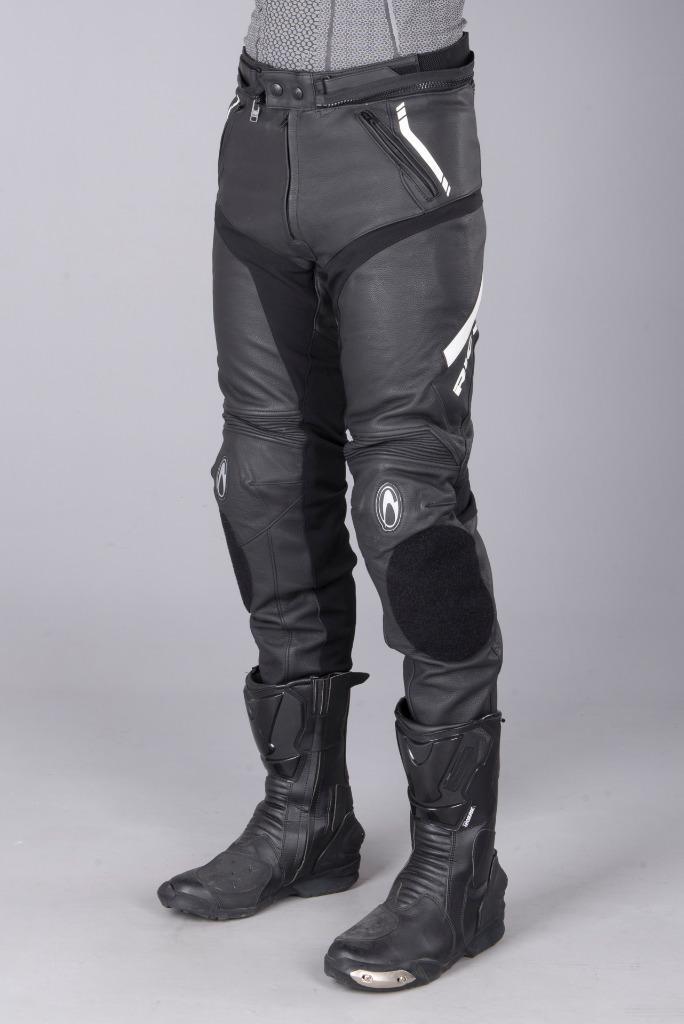 Richa leder motorbroek maat D60 / UK 42 ( jeansmaat 36 ), Motoren, Kleding | Motorkleding, Broek | leer, Heren, Tweedehands, Ophalen of Verzenden