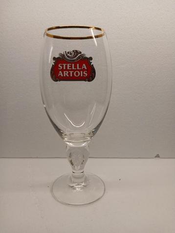 Verre sur pied STELLA ARTOIS 50 cl en parfait état disponible aux enchères