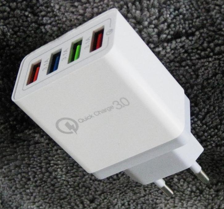 USB Oplader 30W Quick Charge 3.0 USB Charging Adapter 4 Port, Telecommunicatie, Mobiele telefoons | Telefoon-opladers, Zo goed als nieuw