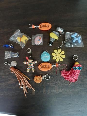 Set van 15 sleutelhangers (nog nieuw): 1,50 voor alles beschikbaar voor biedingen