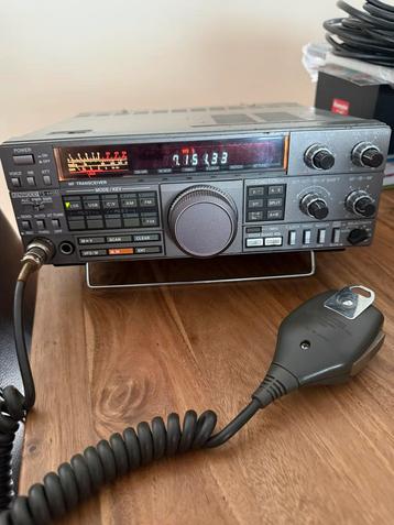 Kenwood ts 440 met tuner er en SSB filter beschikbaar voor biedingen