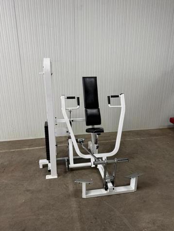 Paramount chestpress / Brustpresse/ Chest machine beschikbaar voor biedingen