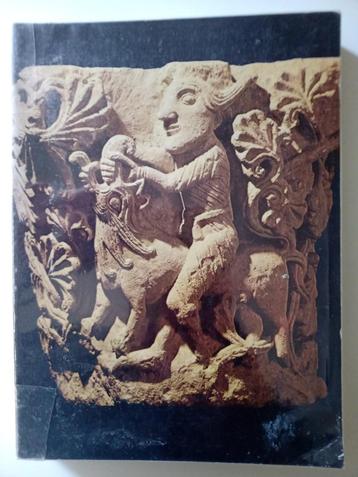 Middeleeuwse sculptuur van Bordeaux en Bordeaux 1976 beschikbaar voor biedingen