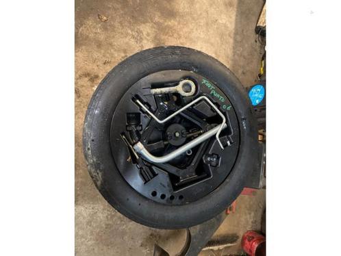 Krikset + reservewiel van een Fiat Punto, Auto-onderdelen, Overige Auto-onderdelen, Fiat, Gebruikt, 3 maanden garantie