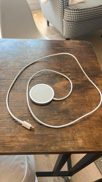 Oplader voor I phone beschikbaar voor biedingen