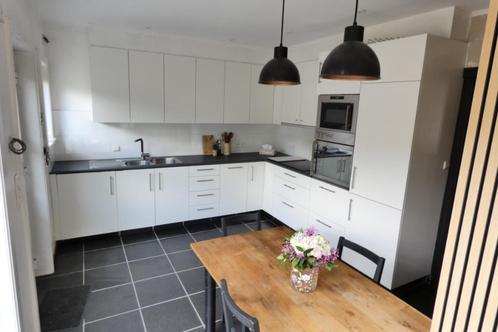 Keuken wit met toestellen, Huis en Inrichting, Keuken | Complete keukens, Gebruikt, Hoekkeuken, Wit, Hout, Ophalen