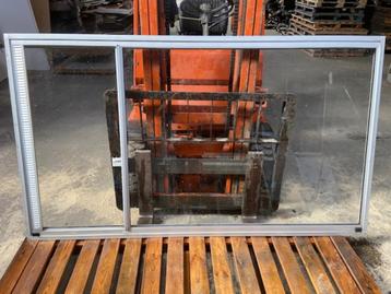 ALUMINIUM INBOUWRAAM MET VERLUCHTINGSROOSTER  beschikbaar voor biedingen