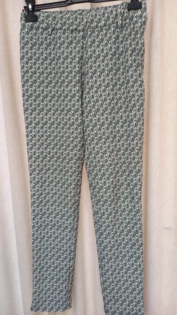 Comfortabele broek voor de herfst merk Gigue maat 38, Kleding | Dames, Broeken en Pantalons, Gedragen, Maat 38/40 (M), Overige kleuren