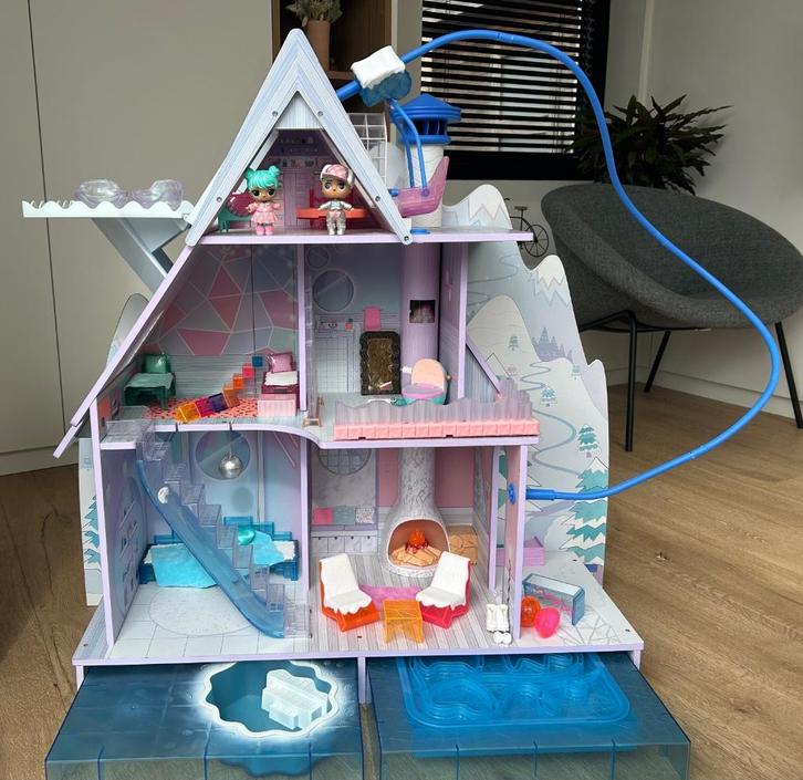 L.O.L. Surprise Chalet Winter Disco, Kinderen en Baby's, Speelgoed | Poppenhuizen, Gebruikt, Poppenhuis, Ophalen