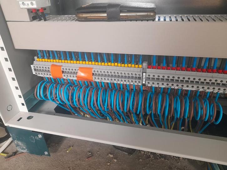 Électricien résidentiel expérimenté – Travaux propres et soi, Bricolage & Construction, Électricité & Câbles, Comme neuf, Enlèvement ou Envoi