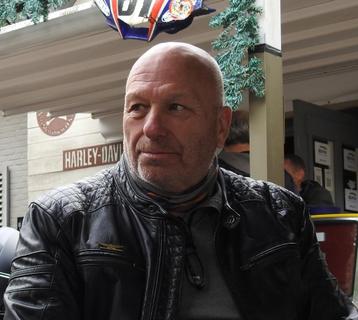 IK ben op zoek naar een avontuurlijke vrouw, Contacts & Messages