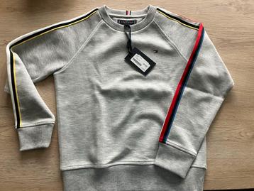 Trui Tommy Hilfiger jongen 7 jaar NIEUW beschikbaar voor biedingen