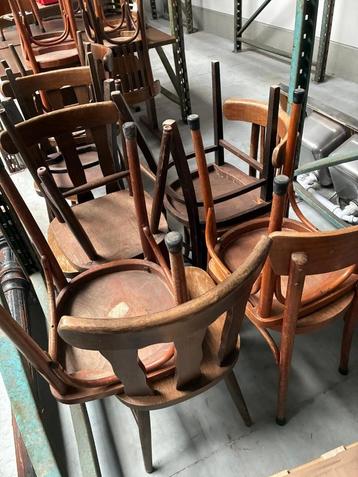 café stoelen  beschikbaar voor biedingen