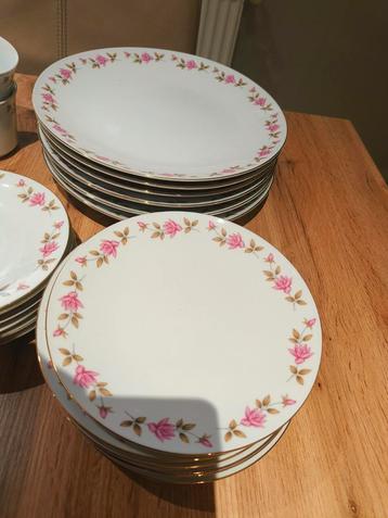 Chinees servies beschikbaar voor biedingen