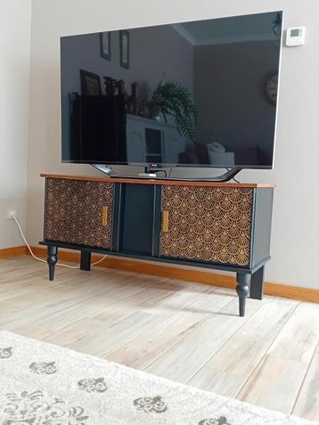 Retro tv kast beschikbaar voor biedingen