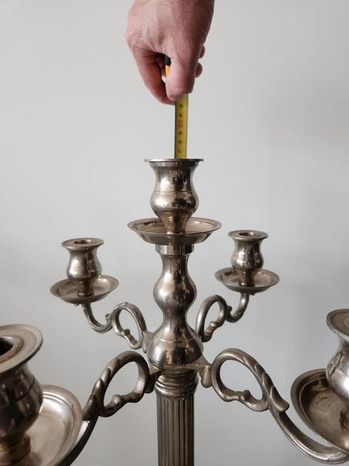2 grote klassieke zilverkleurige kandelaars 5-armig – 75 cm, Antiek en Kunst, Curiosa en Brocante, Ophalen of Verzenden