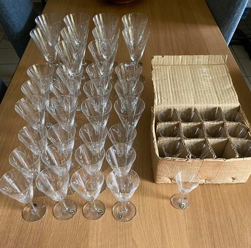 Lot de 46 verres "Doyen", Antiek en Kunst, Antiek | Glaswerk en Kristal, Ophalen
