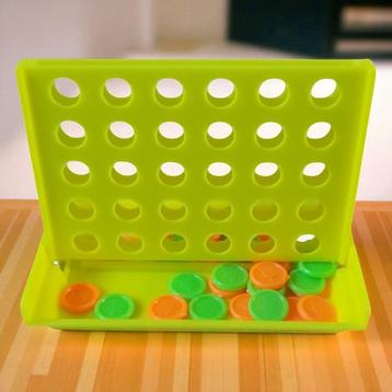 4 op een rij spel geel mini formaat 7,5cm x 4,5cm beschikbaar voor biedingen