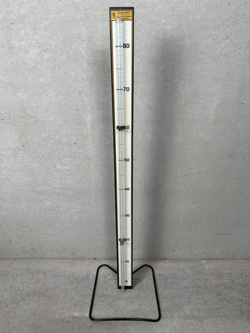 Oud didactisch meetinstrument beschikbaar voor biedingen