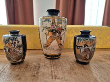 Japanse vaasjes beschikbaar voor biedingen