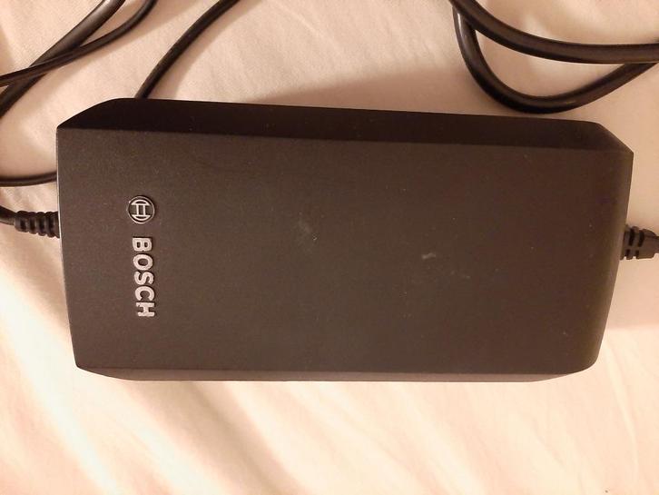 Bosch standard charger BCS220 voor je ebike, Fietsen en Brommers, Fietsaccessoires | Fietsaccu's, Zo goed als nieuw, Verzenden