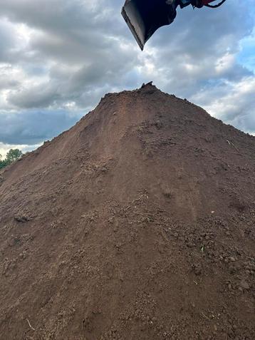 Zuivere teelaarde/tuingrond/compost beschikbaar voor biedingen