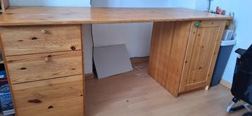 kinderbureau en kast met rek beschikbaar voor biedingen