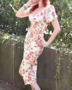 Midi Jurk groen met rode bloemen met speciale rug Pretty Lit, Verzenden, Nieuw, Maat 34 (XS) of kleiner, Onder de knie