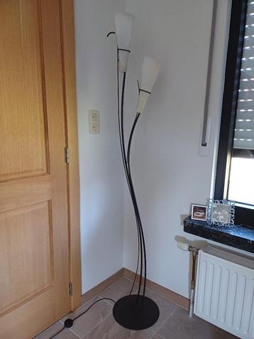 staande lamp beschikbaar voor biedingen