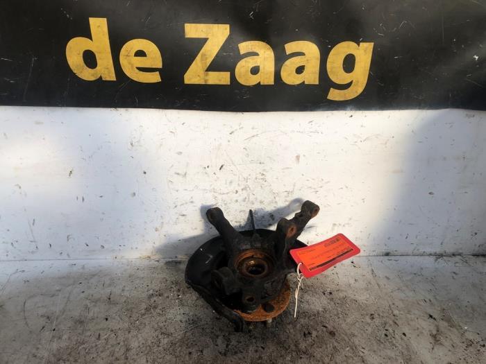 Fusee links-voor van een Mitsubishi Colt, Auto-onderdelen, Ophanging en Onderstel, Mitsubishi, Gebruikt, 3 maanden garantie, Ophalen of Verzenden