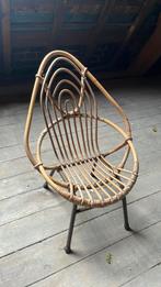 Vintage peervormig rotan kinderstoeltje., Tuin en Terras, Tuinstoelen, Ophalen, Zo goed als nieuw, Rotan