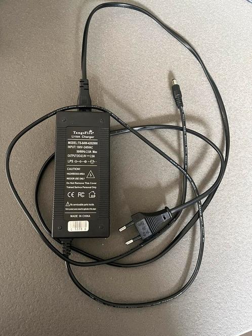 TangsFire Acculader voor 36V (plooifiets Minerva), Fietsen en Brommers, Elektrische fietsen, Zo goed als nieuw, Ophalen of Verzenden