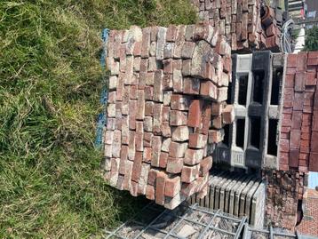 Oude bakstenen  beschikbaar voor biedingen