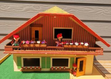 Mooi poppenhuis uit de 60ties beschikbaar voor biedingen