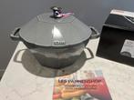 Valentijn? Nieuwe Staub Diamant, 22 cm Graphite in de doos, Enlèvement ou Envoi, Comme neuf, Fonte