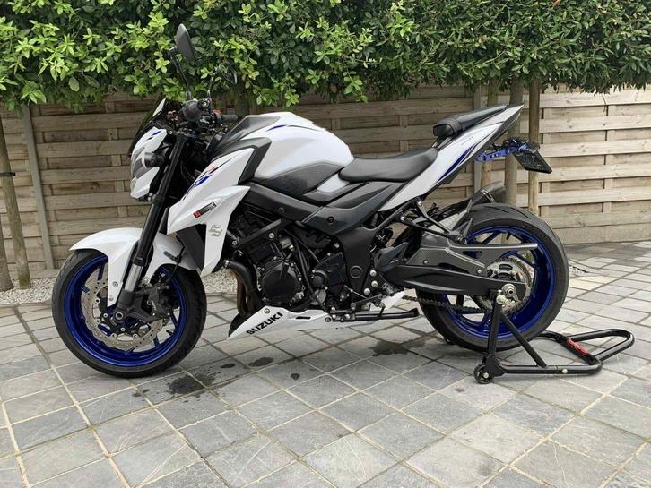 suzuki gsx S 750 *8800km**2/2020**akrapovic **undertail**, Motoren, Motoren | Suzuki, Bedrijf, Naked bike, meer dan 35 kW, 4 cilinders