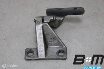 Deurscharnier rechtsvoor onder VW Beetle 1C 1C0831412A beschikbaar voor biedingen