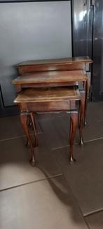 3 oude bijzettafeltjes., Ophalen