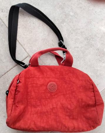 Rode tas „KIPLING” 35 x 24 cm beschikbaar voor biedingen
