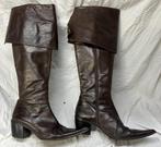 Hoge laarzen, donker-/kastanjebruin leder, met ritssluiting, Ophalen, Hoge laarzen, Bruin, Gedragen