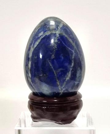 Lapis Lazuli ei met sokkel. beschikbaar voor biedingen