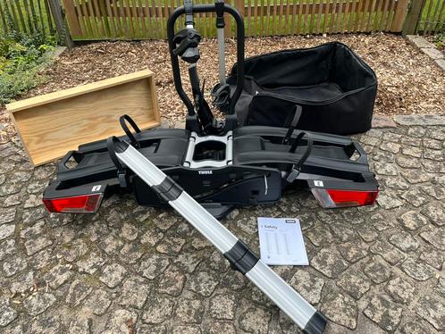 NIEUWSTAAT Thule Easyfold XT933 fietsendrager + goot + hoes, Auto diversen, Fietsendragers, Zo goed als nieuw, Trekhaakdrager