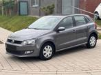 VOLKSWAGEN POLO 1.2i • !44.000kms! • PARKEERCAMERA • GEKEURD, Auto's, Volkswagen, Voorwielaandrijving, Euro 5, Zwart, 124 g/km
