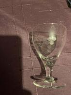 Opzoek naar deze wijnglazen., Verzamelen, Glas en Drinkglazen, Ophalen, Zo goed als nieuw