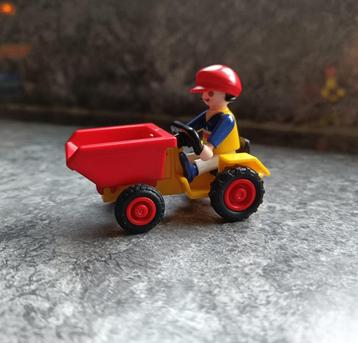 Playmobil mannetje op tractor beschikbaar voor biedingen