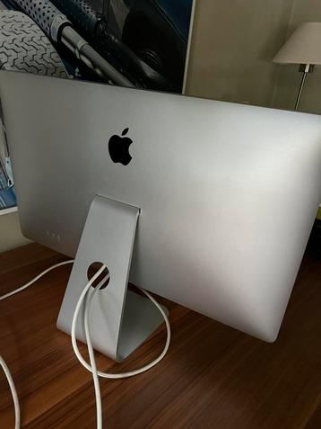 Apple Cinema Display 24inch beschikbaar voor biedingen